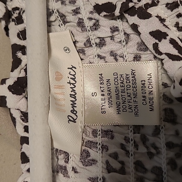 3/$27 Urban romantics animal print crop top - Picture 4 of 4